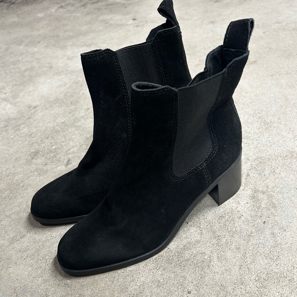 STEVE MADDEN Rhiannon Chelsea Black Suede Boots Womens Size 6.5M